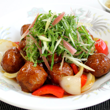 薬味たっぷりのさっぱり甘酢肉団子