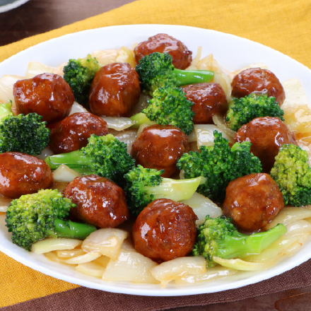 ブロッコリーの甘酢肉だんご